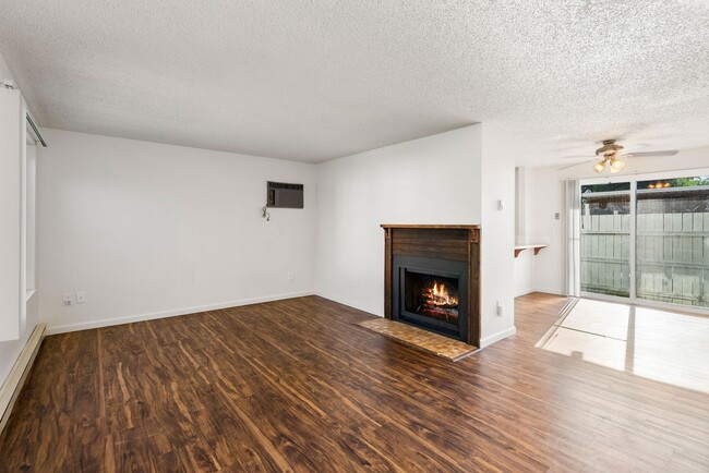 Building Photo - 6125 N Addison St