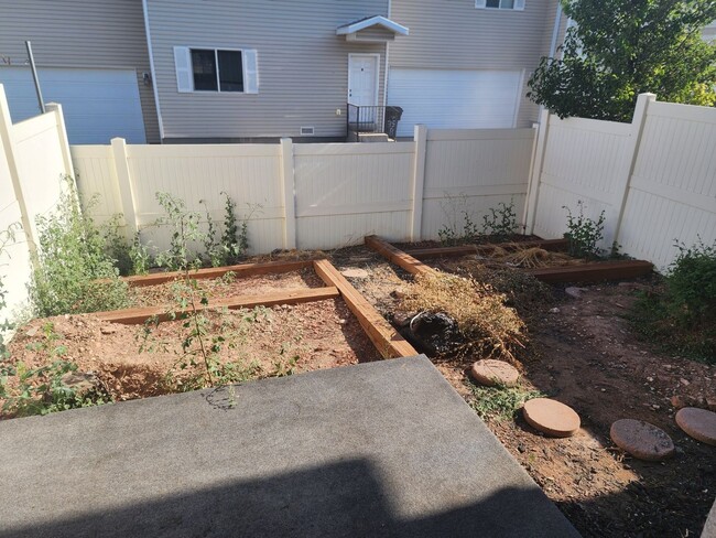 Building Photo - Updated home in Cedar City