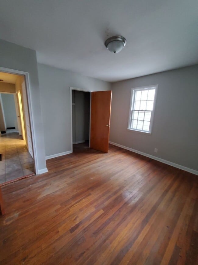 Building Photo - 1636 St.Elmo Ave NE