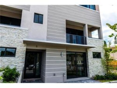 Foto del edificio - 825 NE 17th Ter