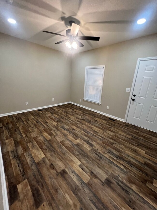 Foto del edificio - 3 Bed 2 Bath