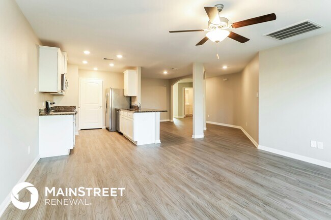 Building Photo - 23014 Bellini Dr