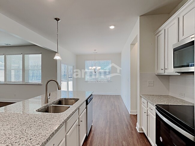Building Photo - 7057 Creeksong Dr