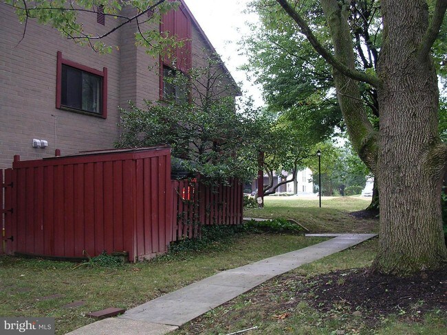 Building Photo - 9562 Standon Pl