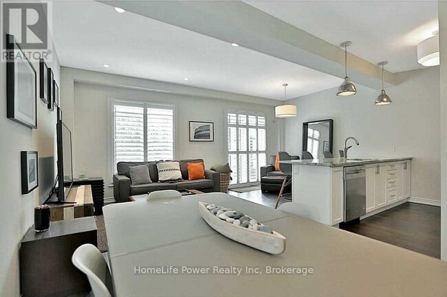 Photo du bâtiment - 63 Southshore Cres