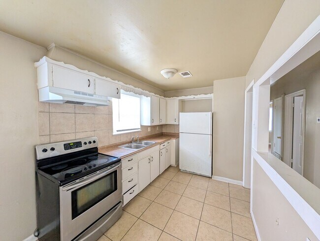 Foto del edificio - 6313 N Main St