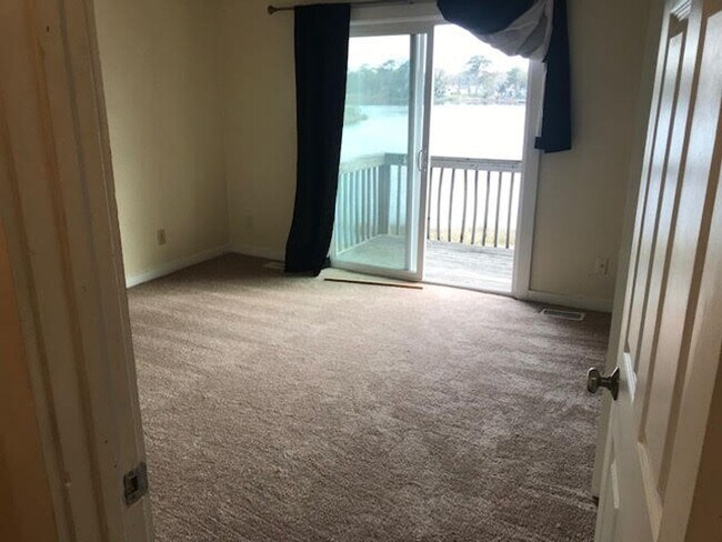 Foto del edificio - 2 BED / 1.5 BATH CONDO