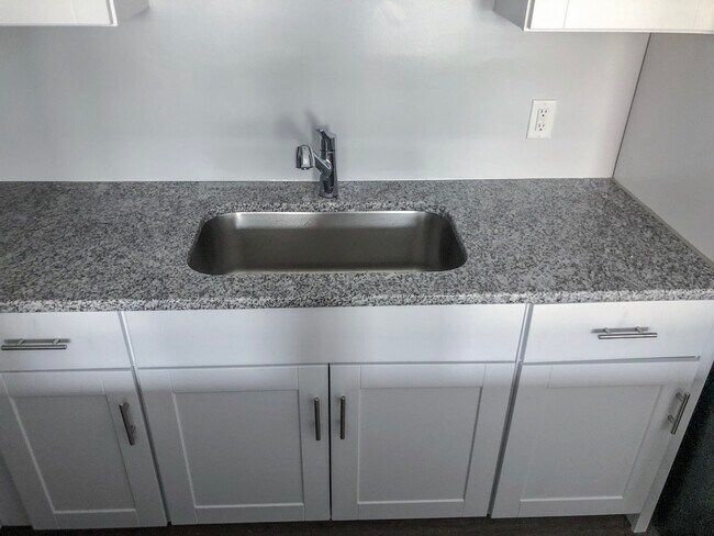 Sink - 11 N Miami St