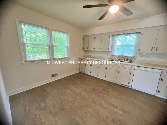 Foto del edificio - Freshly Updated 2 Bedroom Duplex