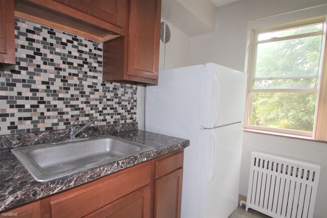 Building Photo - 60 Markham Dr