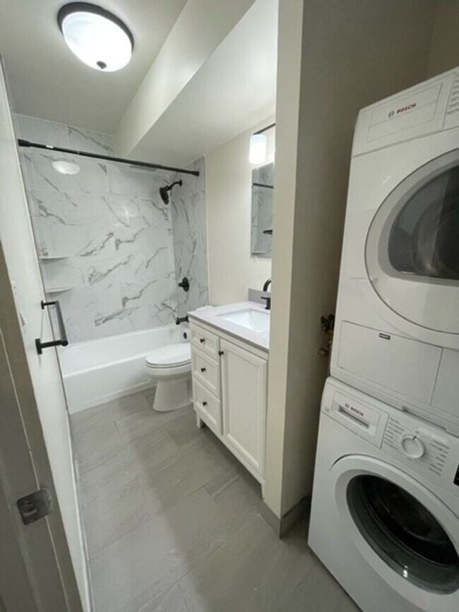 Foto del edificio - Available now - 2 bedroom / 2 bath / 1 cov...