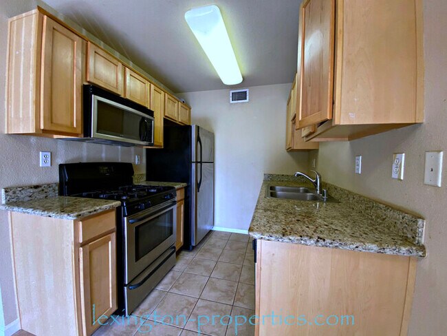 Foto del edificio - Gorgeous, 2BD/1BA, Condo in the Villaggio Community off Madison Ave. and Auburn Blvd.!