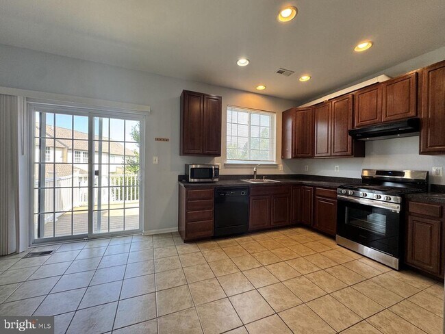 Foto del edificio - 636 Tantallon Ct