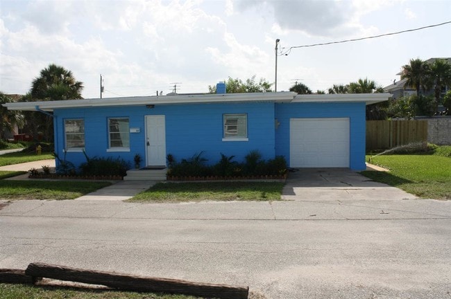 Building Photo - 10 6th St