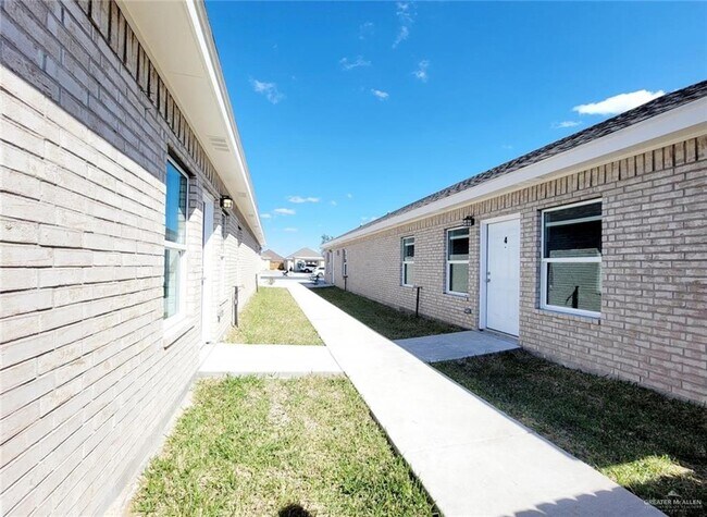 Building Photo - 5805 Nightingale Ave