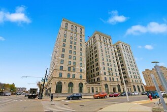 Building Photo - 15 E Kirby St
