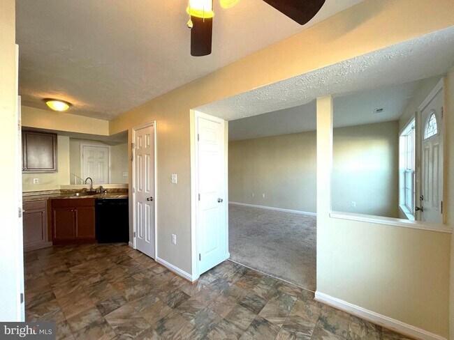 Building Photo - 46354 Columbus Dr