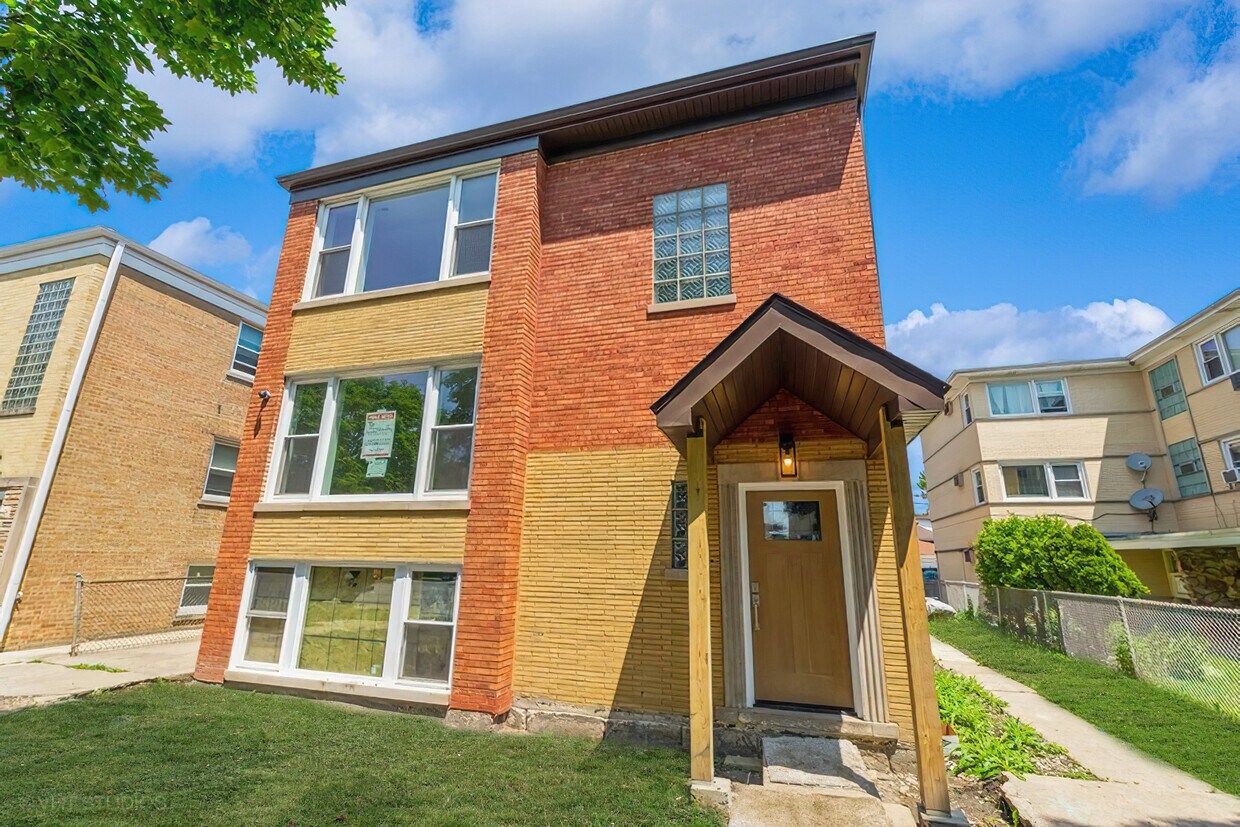 Foto principal - 7026 W Diversey Ave