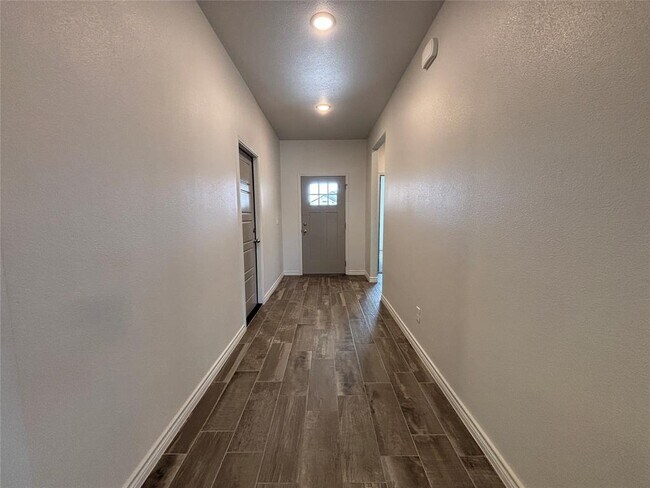 Building Photo - 722 Freedom Cir