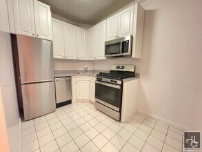 Building Photo - NO FEE One Bed on Upper East Side! Won't S...