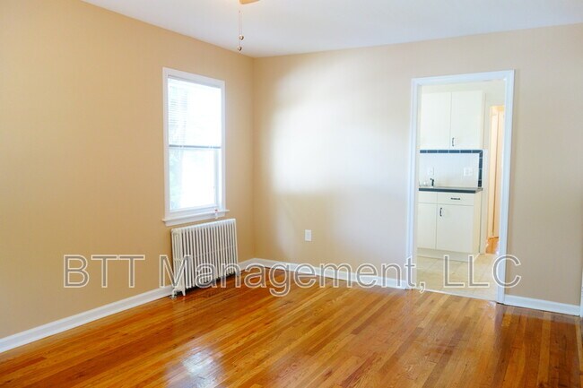 Foto del edificio - 8401 Flower Ave