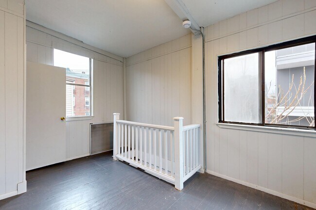 Building Photo - 145 Cottage St