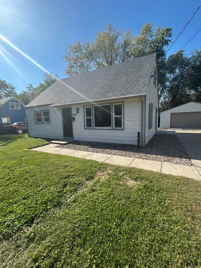 Building Photo - Valley Station 4 Bedroom