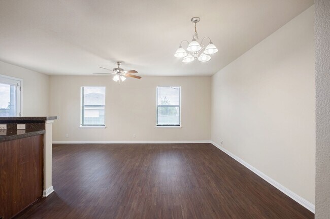 Building Photo - Convenient 3 Bedroom, 2.5 Bath, 2-Story Ho...