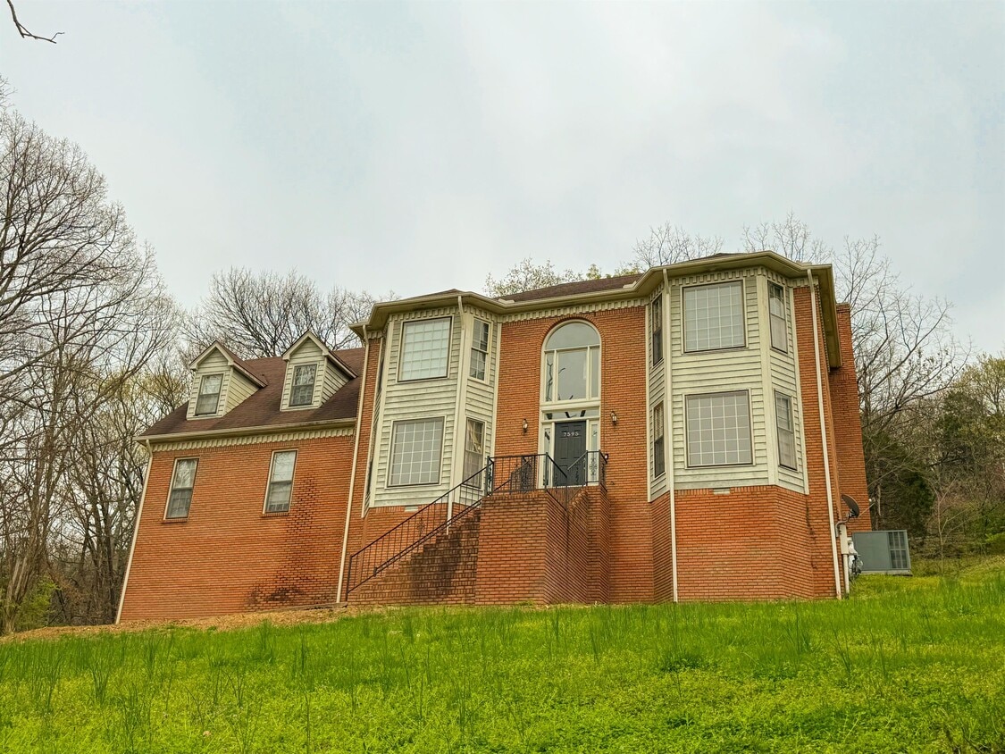 Primary Photo - 7595 Foxfire Dr SE