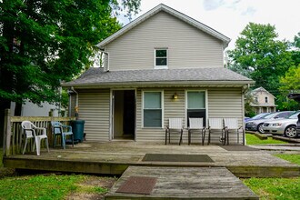 Building Photo - 124 Crain Ave