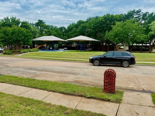 Building Photo - 3900 Braxton Ln