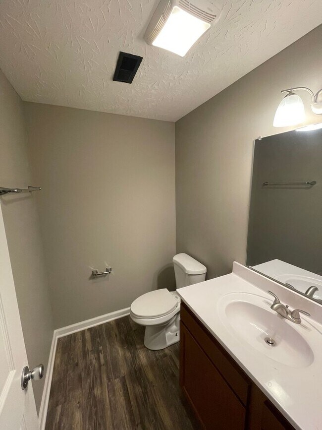 Building Photo - 2781 Saturn Dr