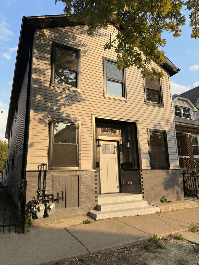 Primary Photo - 1325 S 50th Ct