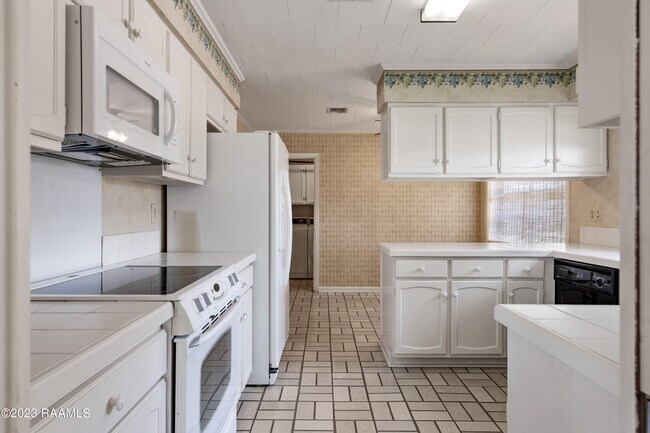 Building Photo - 202 Orgeron Dr