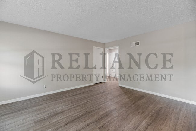 Building Photo - 607 S Christine Ave
