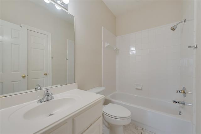 Building Photo - 3207 Cole Ave