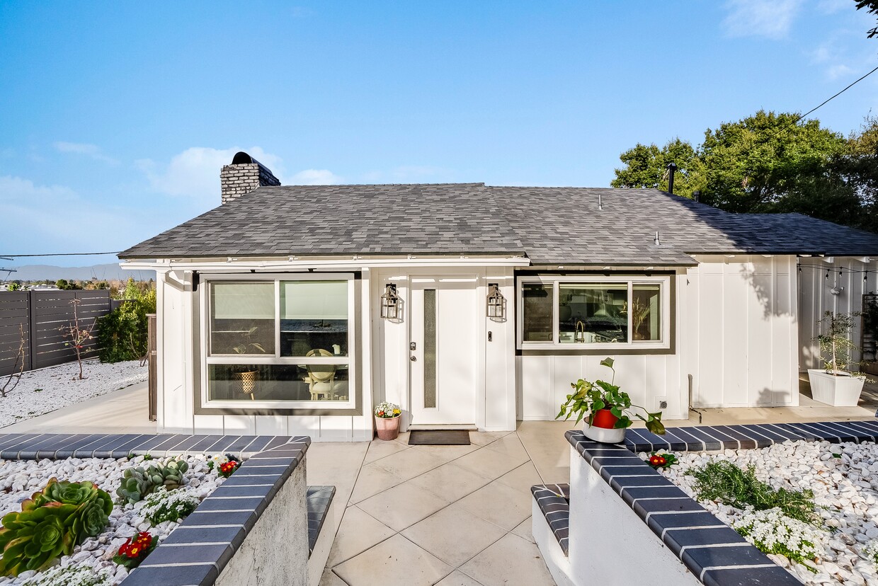 Primary Photo - 11775 Laurelwood Dr
