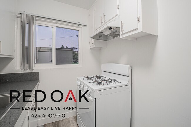 Building Photo - 251 Loma Dr