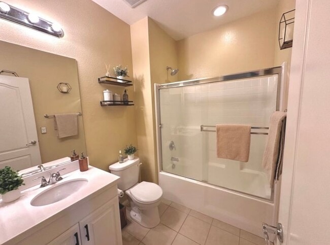 Building Photo - 849 The Promenade