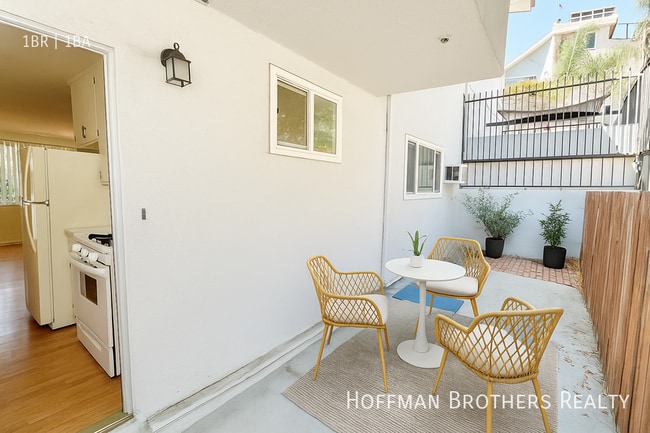 Foto del edificio - 1830 N La Brea Ave