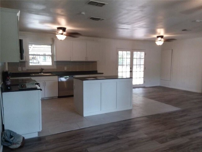 Foto del edificio - 1520 Woodland Dr