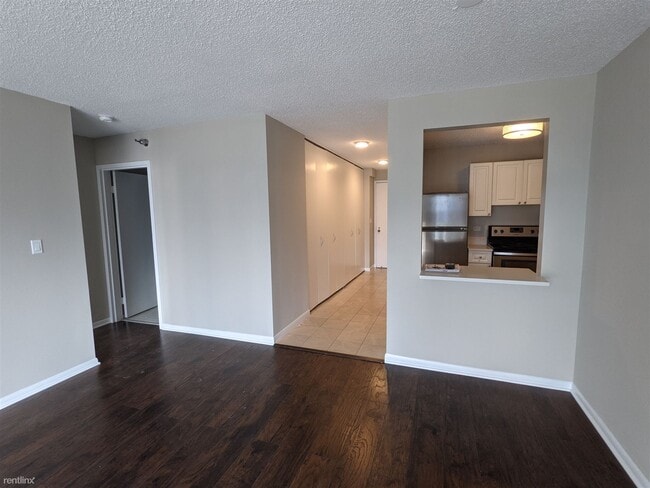 Building Photo - 1 br, 1 bath Condo - 111 W Maple St APT 1006