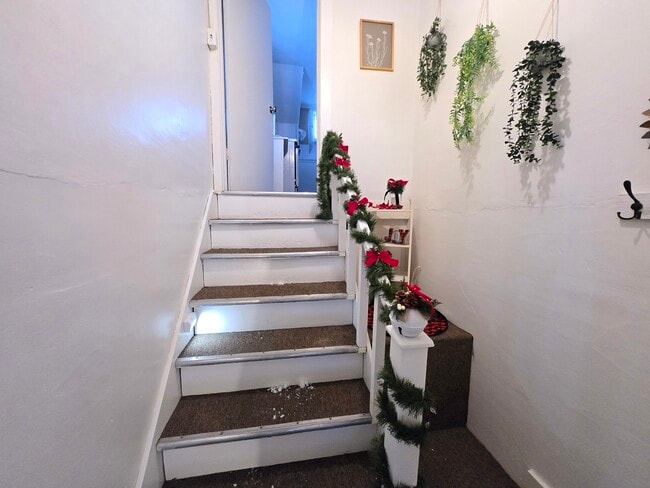 Apt 2 Entryway - 504 N Rath Ave