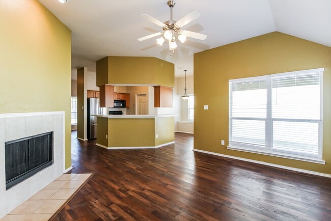 Building Photo - 109 Creekview Dr