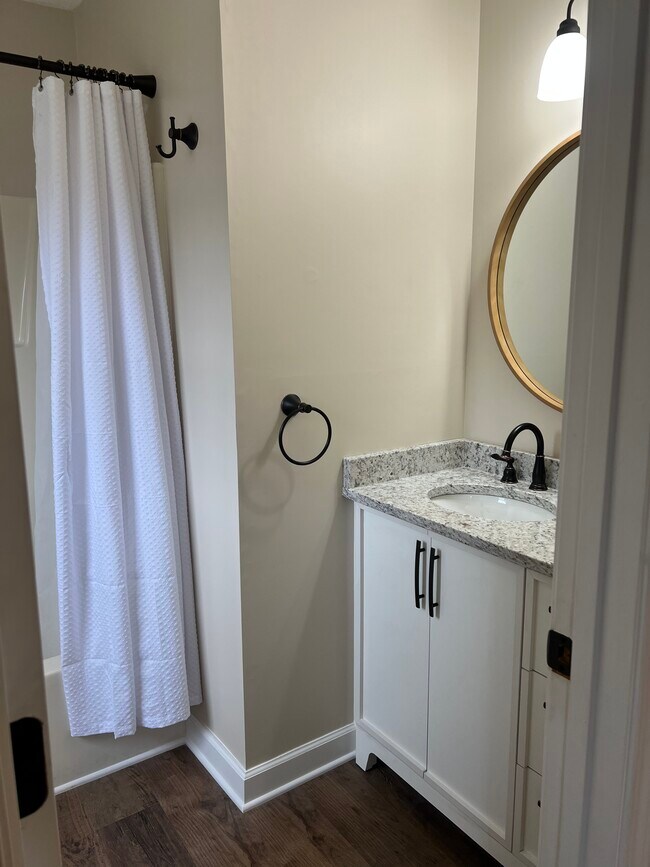 Building Photo - 809 Edgemont N St NE