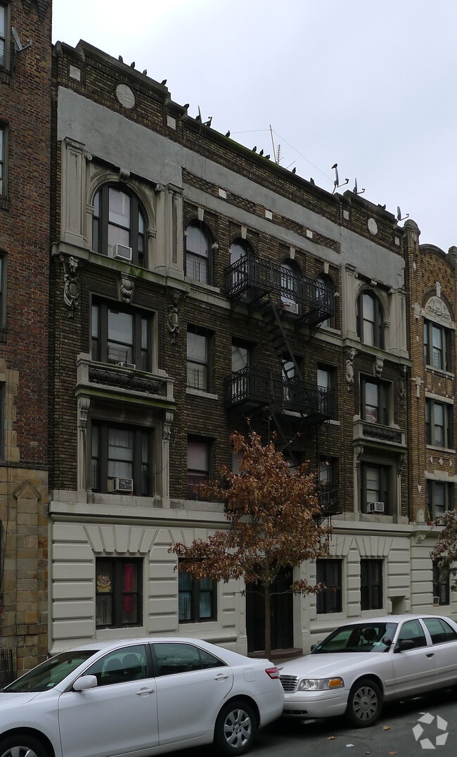 Building Photo - 219 E 17th St
