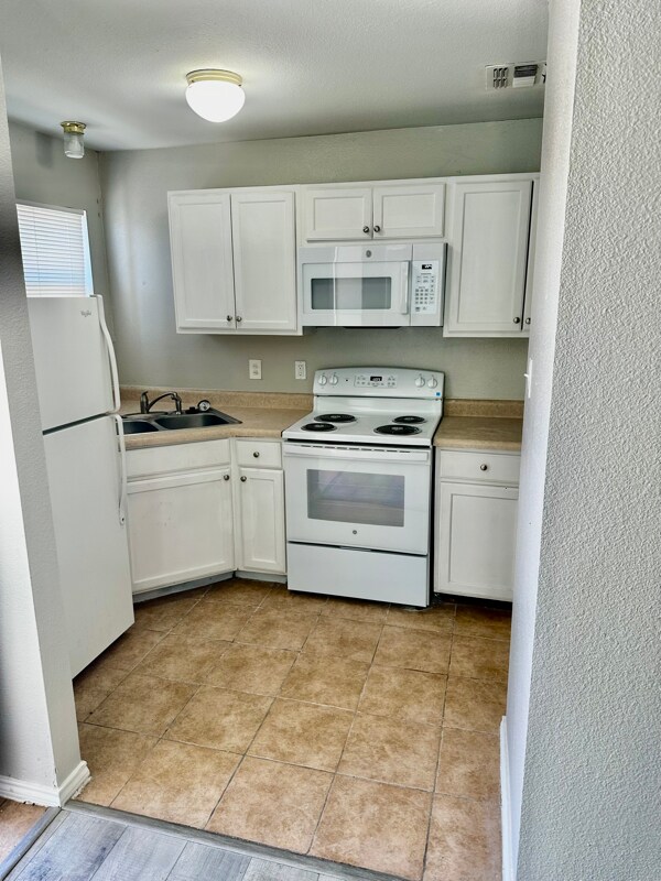 Photo - 768 Avondale Ave Townhome