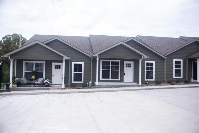 Foto del edificio - 17 Flats Dr