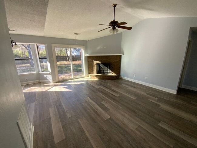 Foto del edificio - 2817 Forest Dr