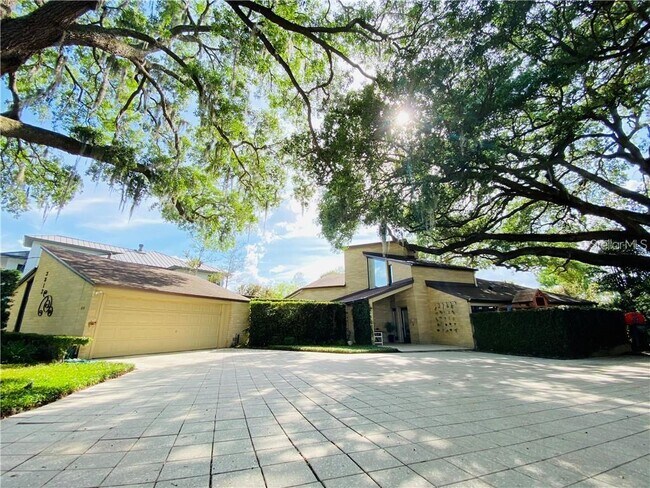 Building Photo - 3812 Lake Sarah Dr